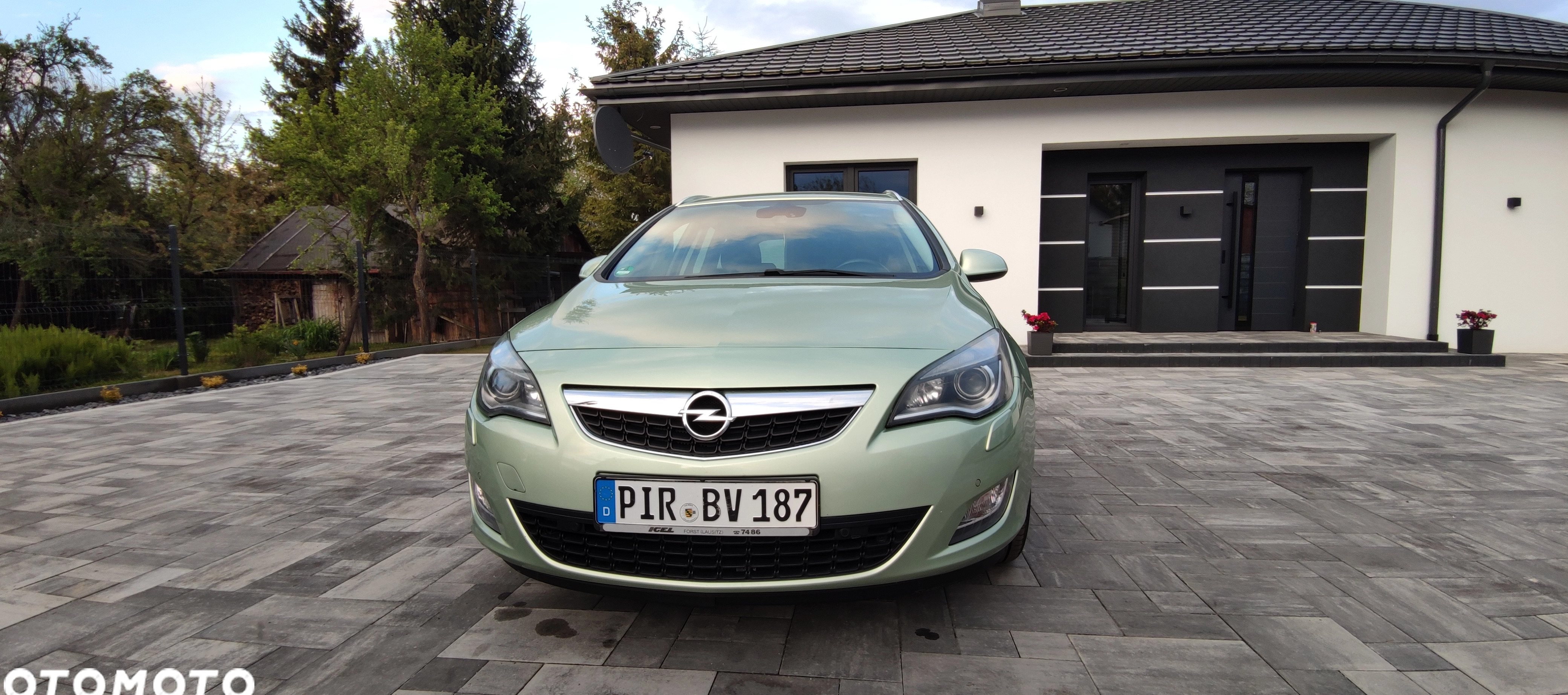 Opel Astra cena 26900 przebieg: 188000, rok produkcji 2011 z Przemyśl małe 191